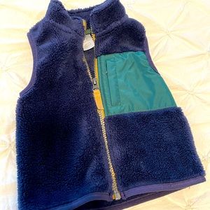 Carter’s 12m zip up vest little boys top like new